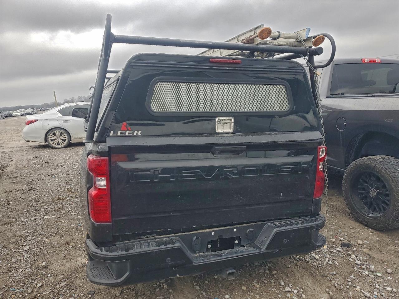 Chevrolet Silverado C1500 Image 8