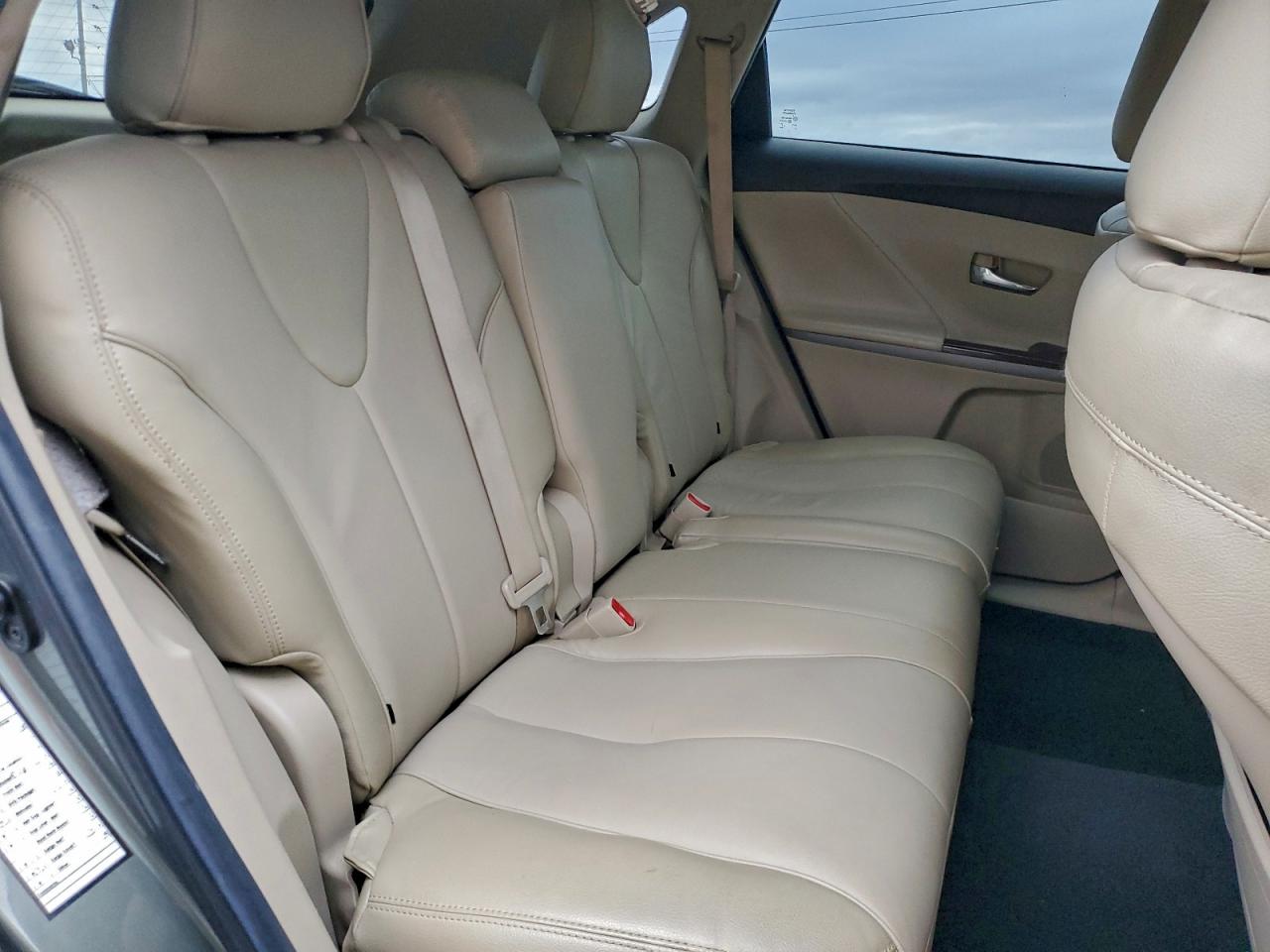 Toyota Venza Le Image 10