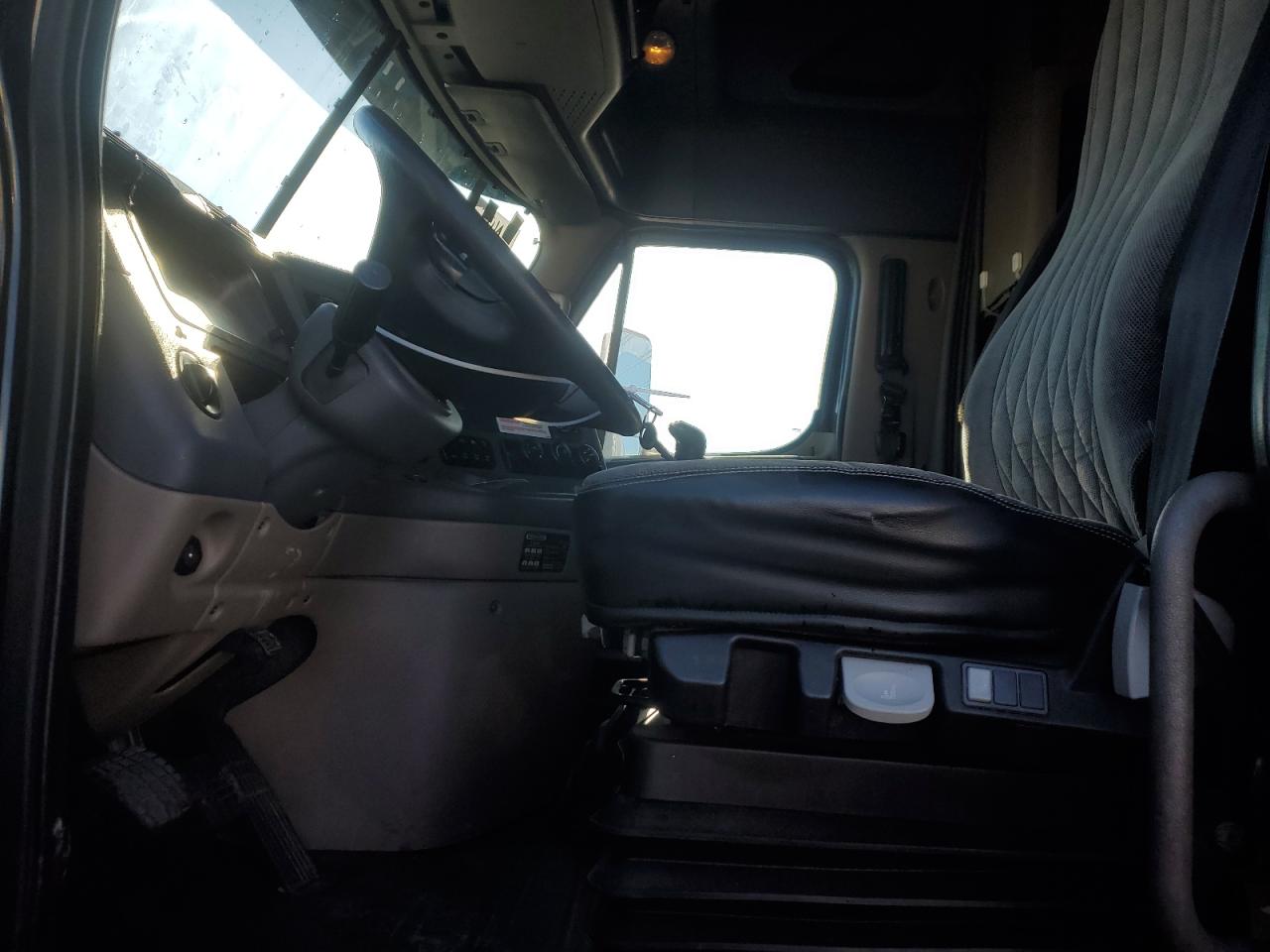 Freightliner Cascadia 1 Image 10