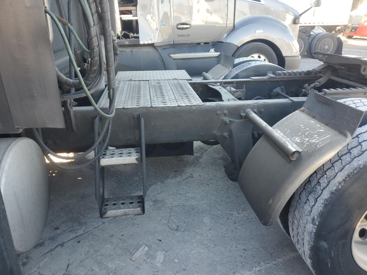 Freightliner Cascadia 1 Image 9