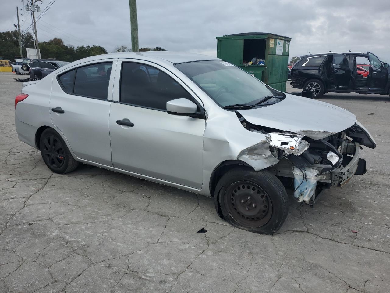 Nissan Versa S Image 3