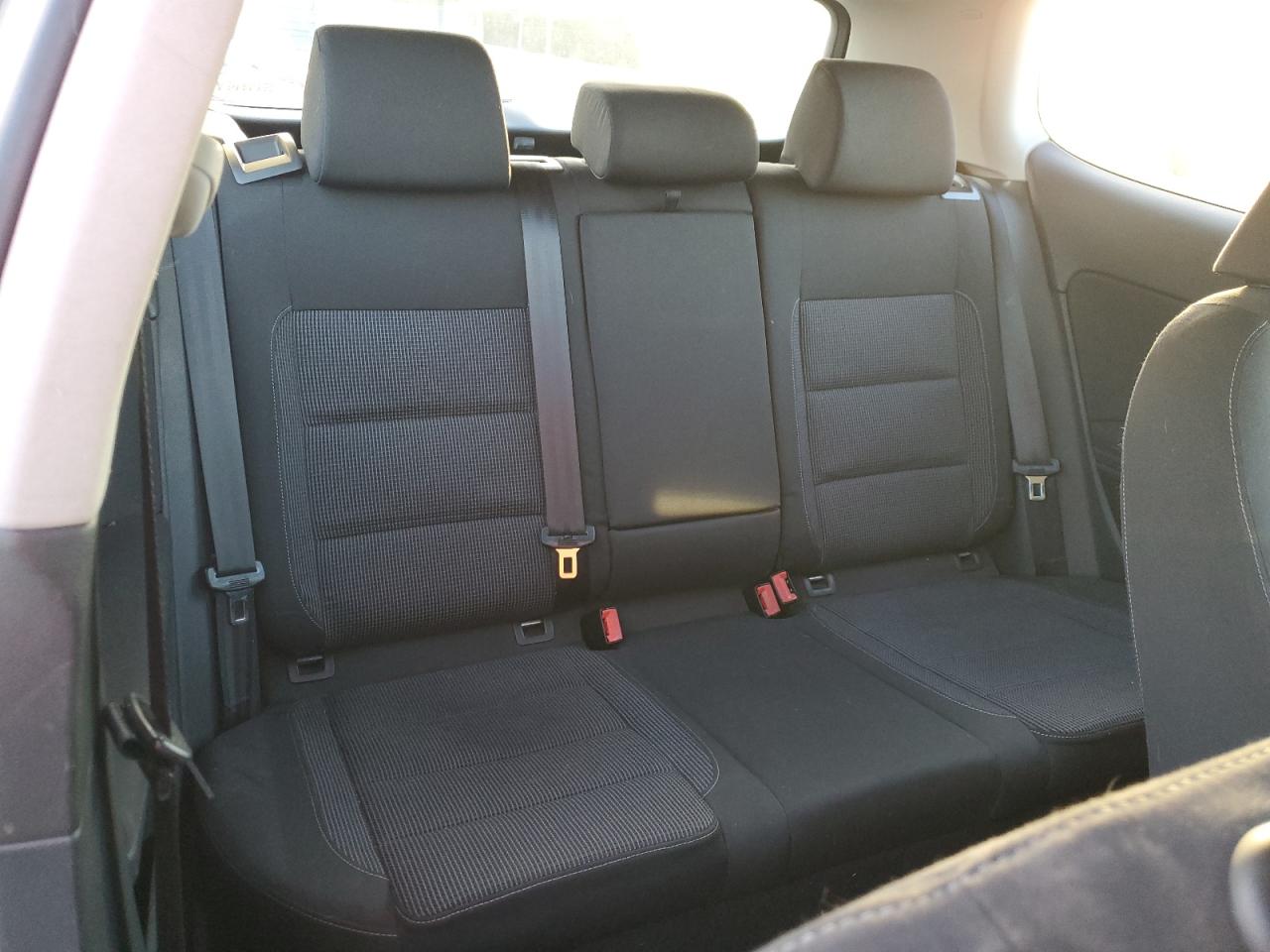 Volkswagen Golf Image 12