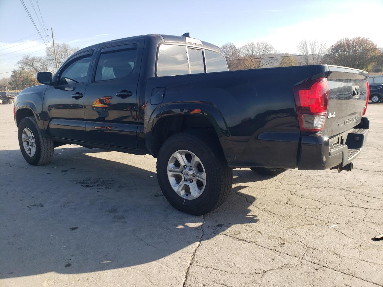 Toyota Tacoma Double Cab Image 3