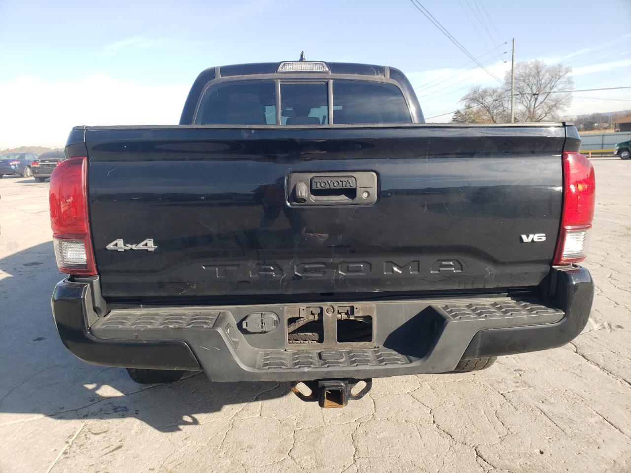 Toyota Tacoma Double Cab Image 11