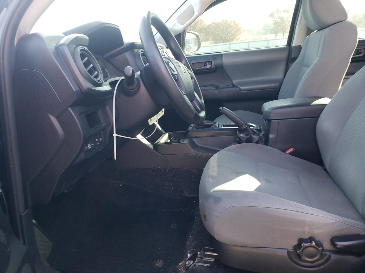 Toyota Tacoma Double Cab Image 2