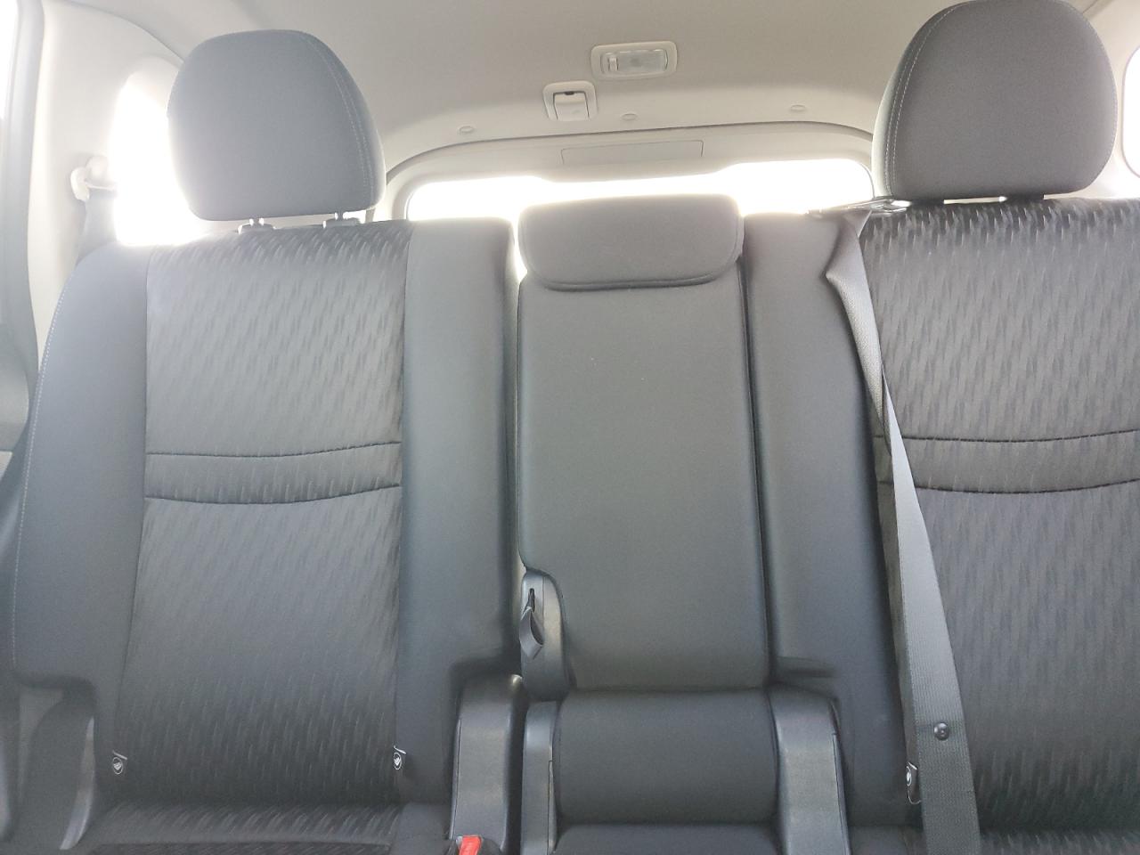 Nissan Rogue S Image 5