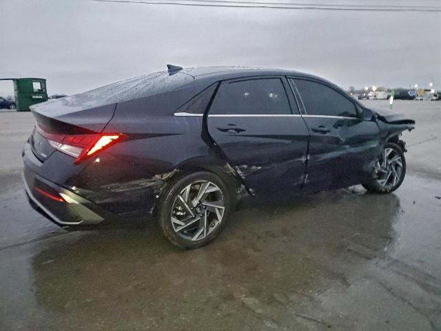 Hyundai ELANTRA Limited Image 3