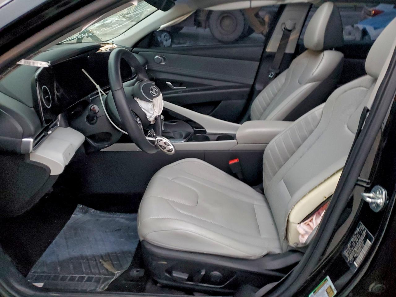 Hyundai ELANTRA Limited Image 9