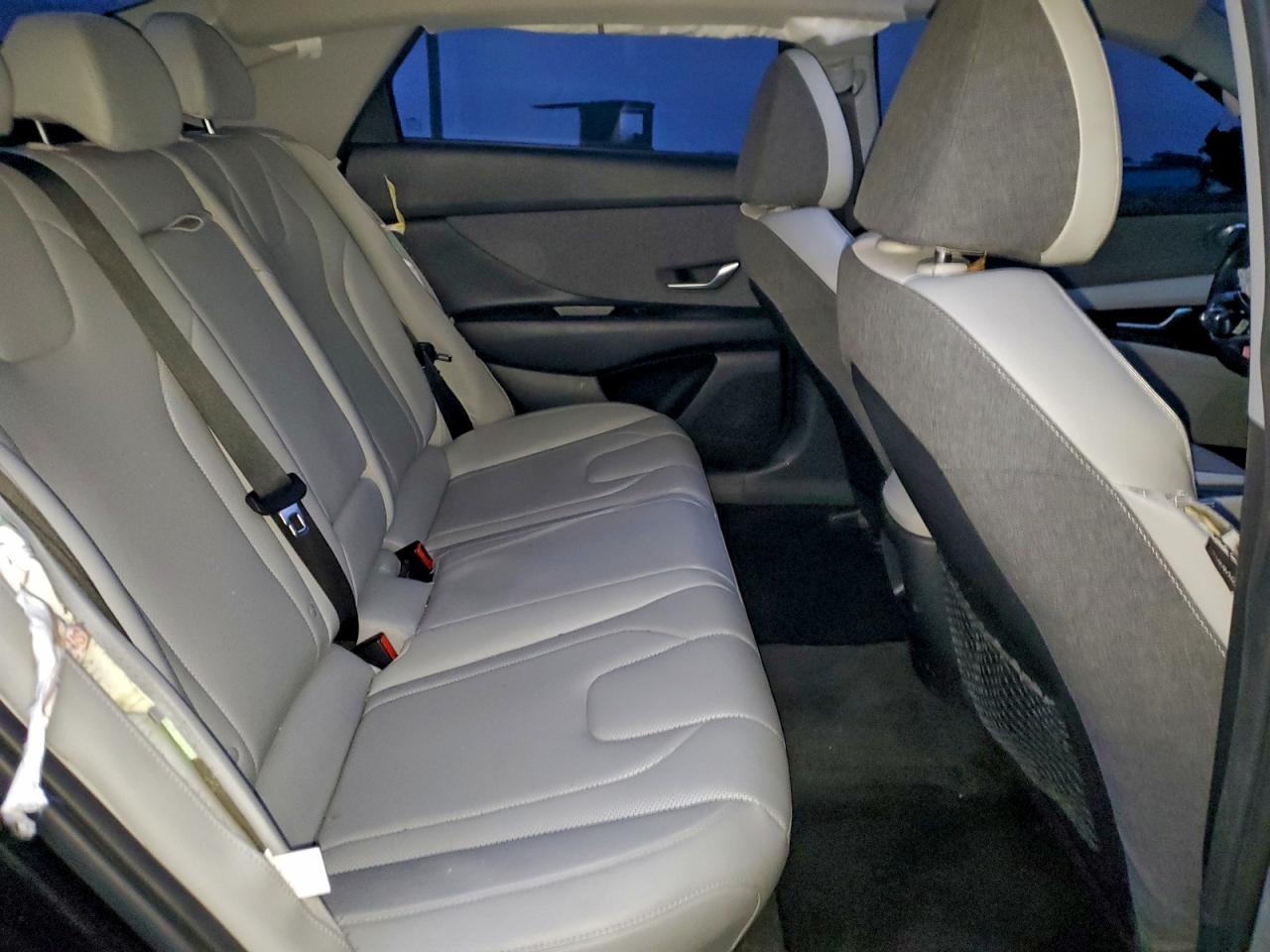 Hyundai ELANTRA Limited Image 11