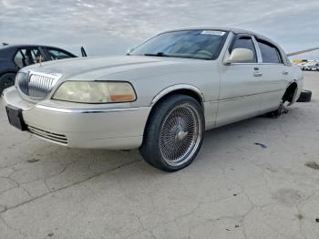  Salvage Lincoln Towncar