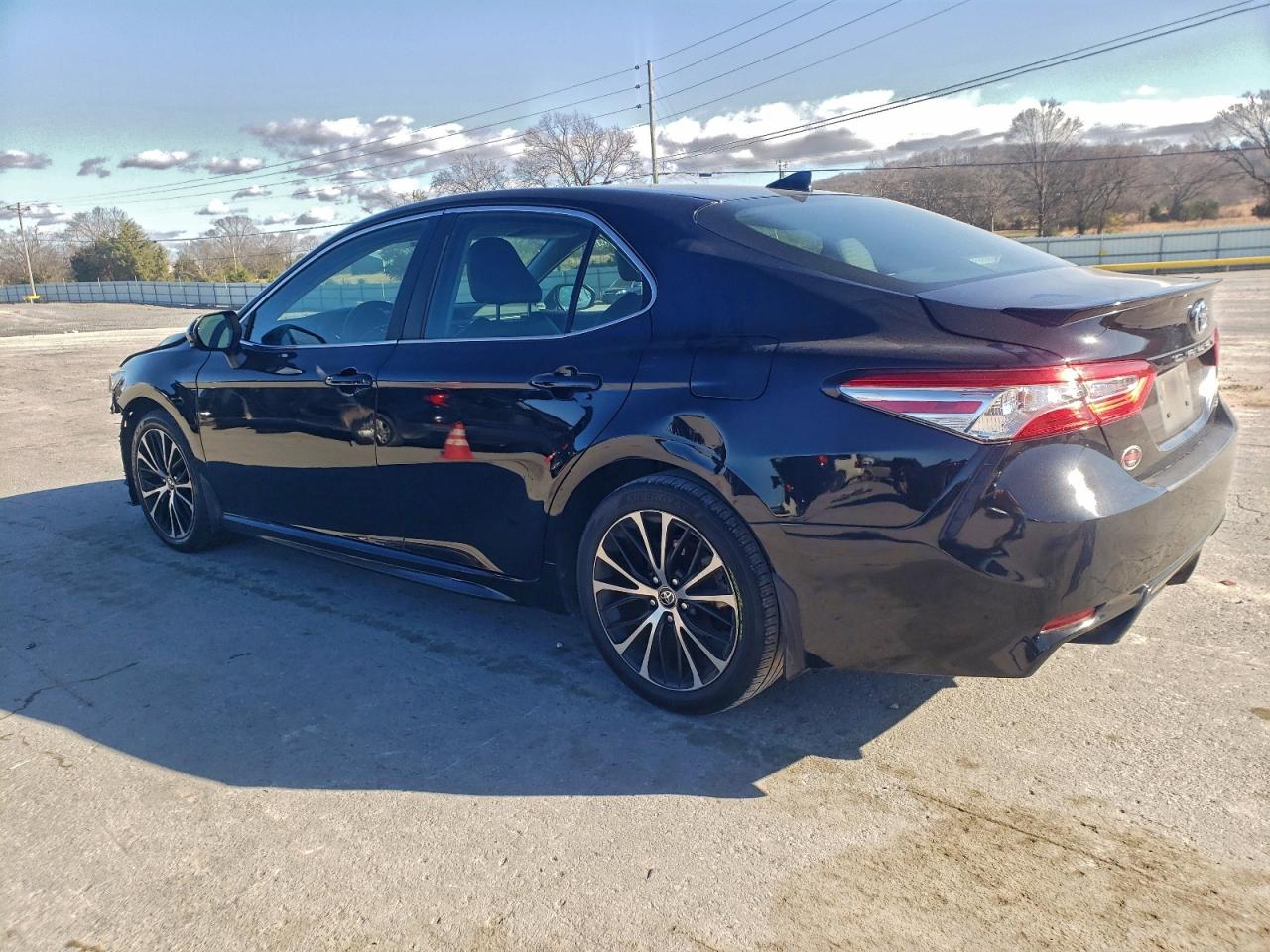 Toyota Camry Se Image 8