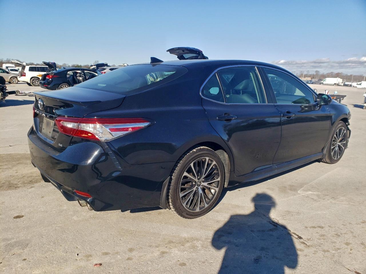 Toyota Camry Se Image 9