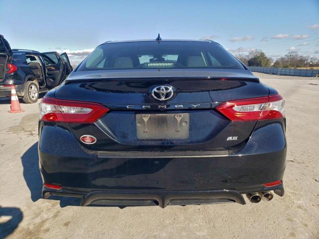Toyota Camry Se Image 13