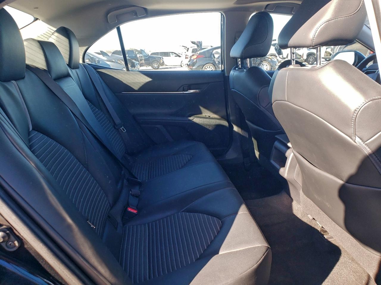 Toyota Camry Se Image 5