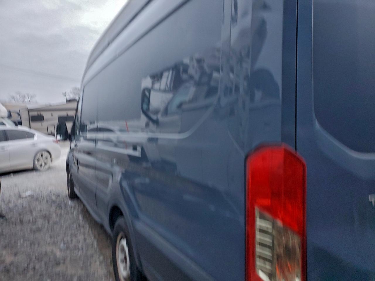 Ford Transit T-250 Image 5