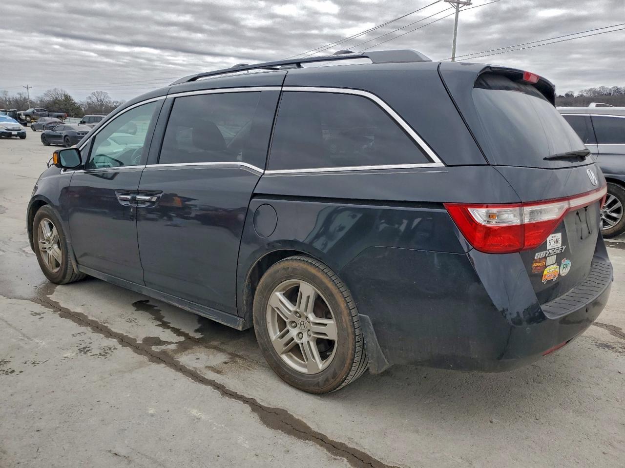 Honda Odyssey Touring Image 2