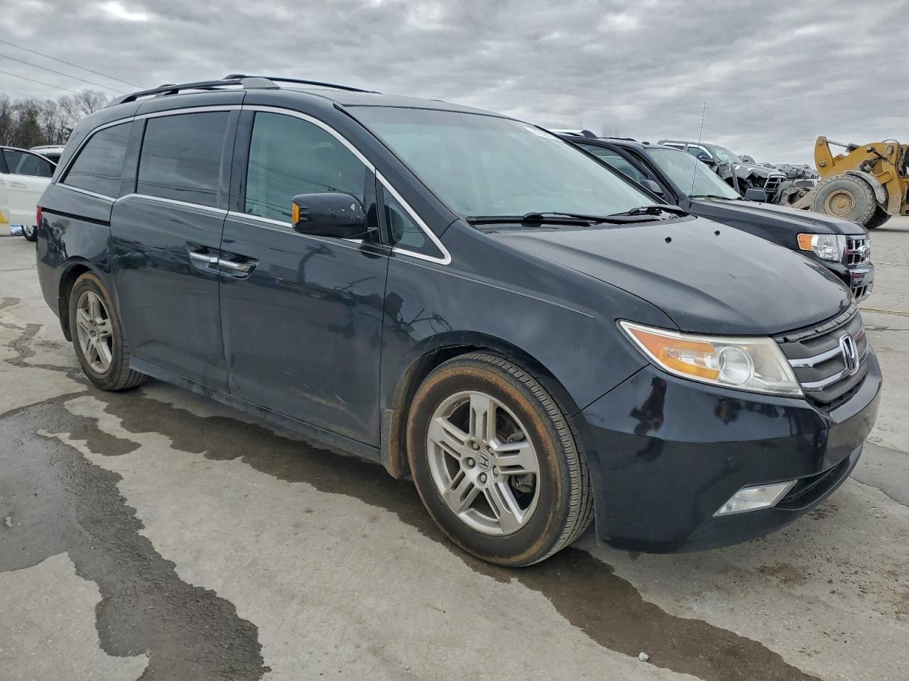 Honda Odyssey Touring Image 3