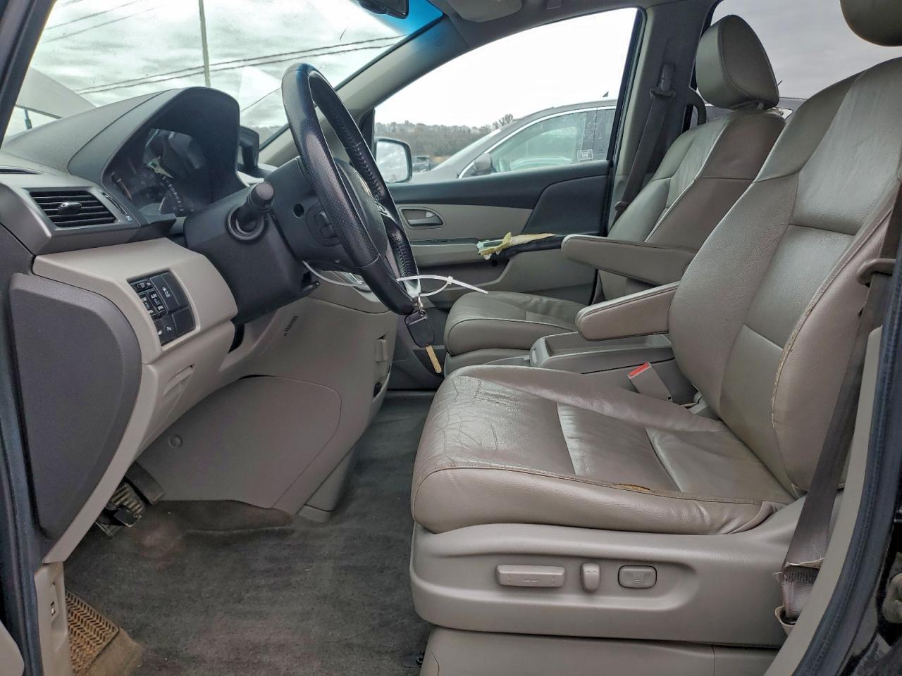 Honda Odyssey Touring Image 6