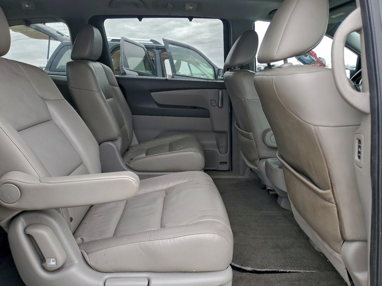 Honda Odyssey Touring Image 5
