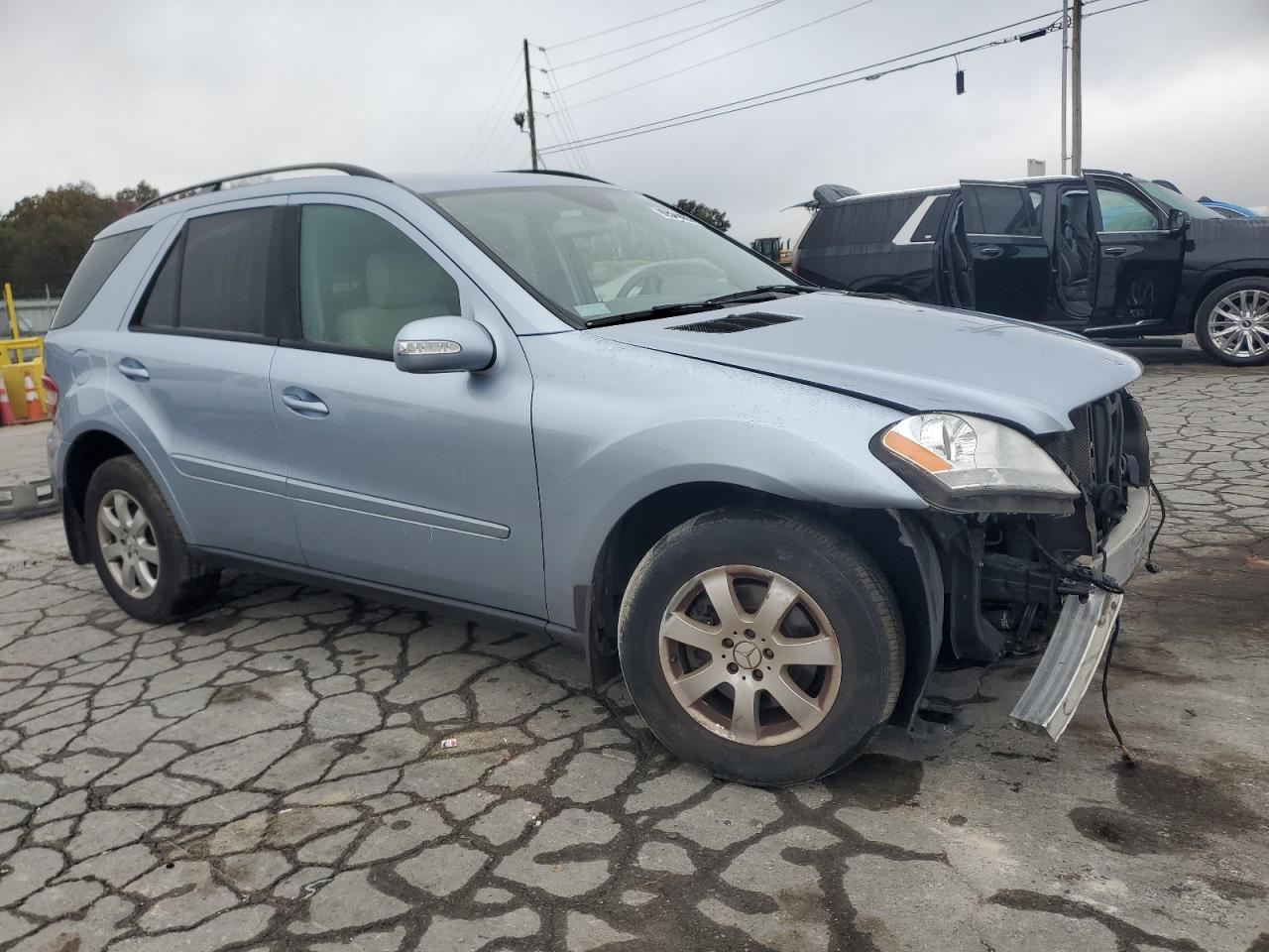 Mercedes-Benz M-Class 350 Image 5