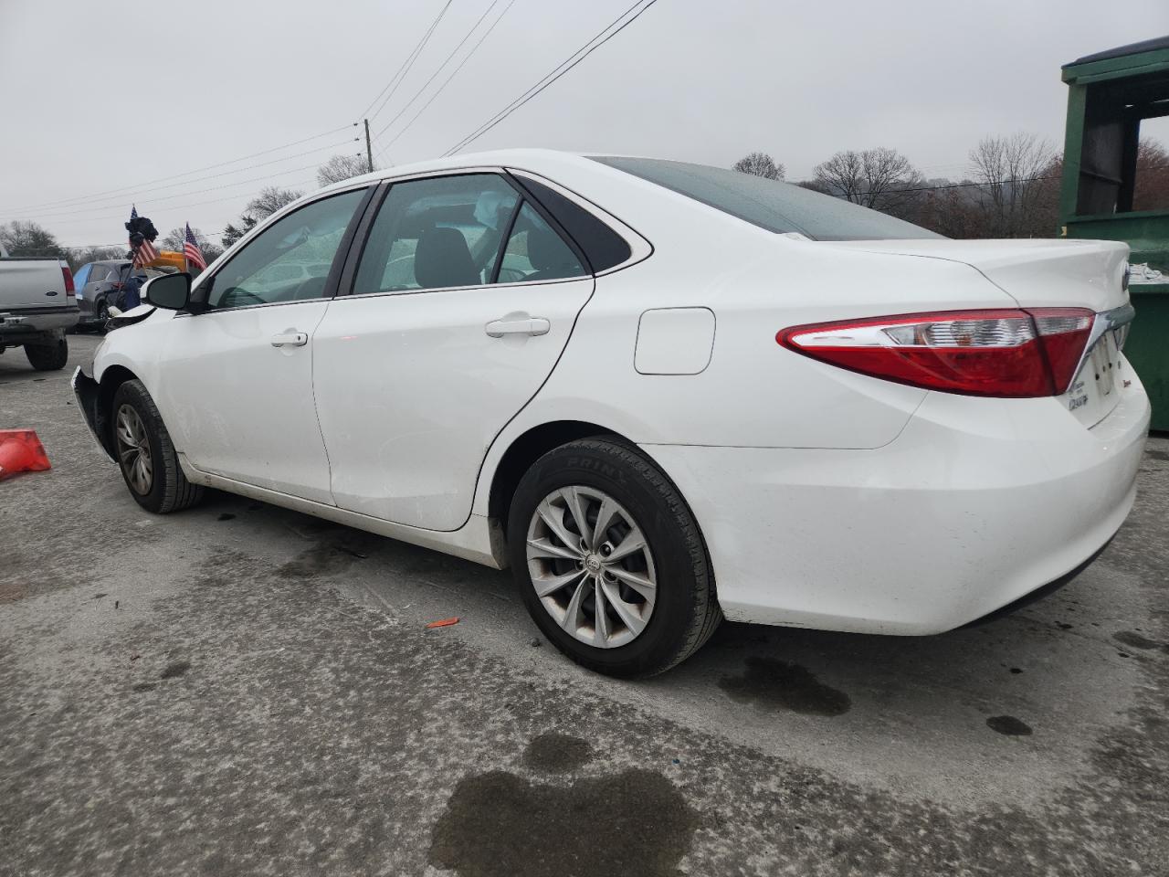 Toyota Camry Le Image 3