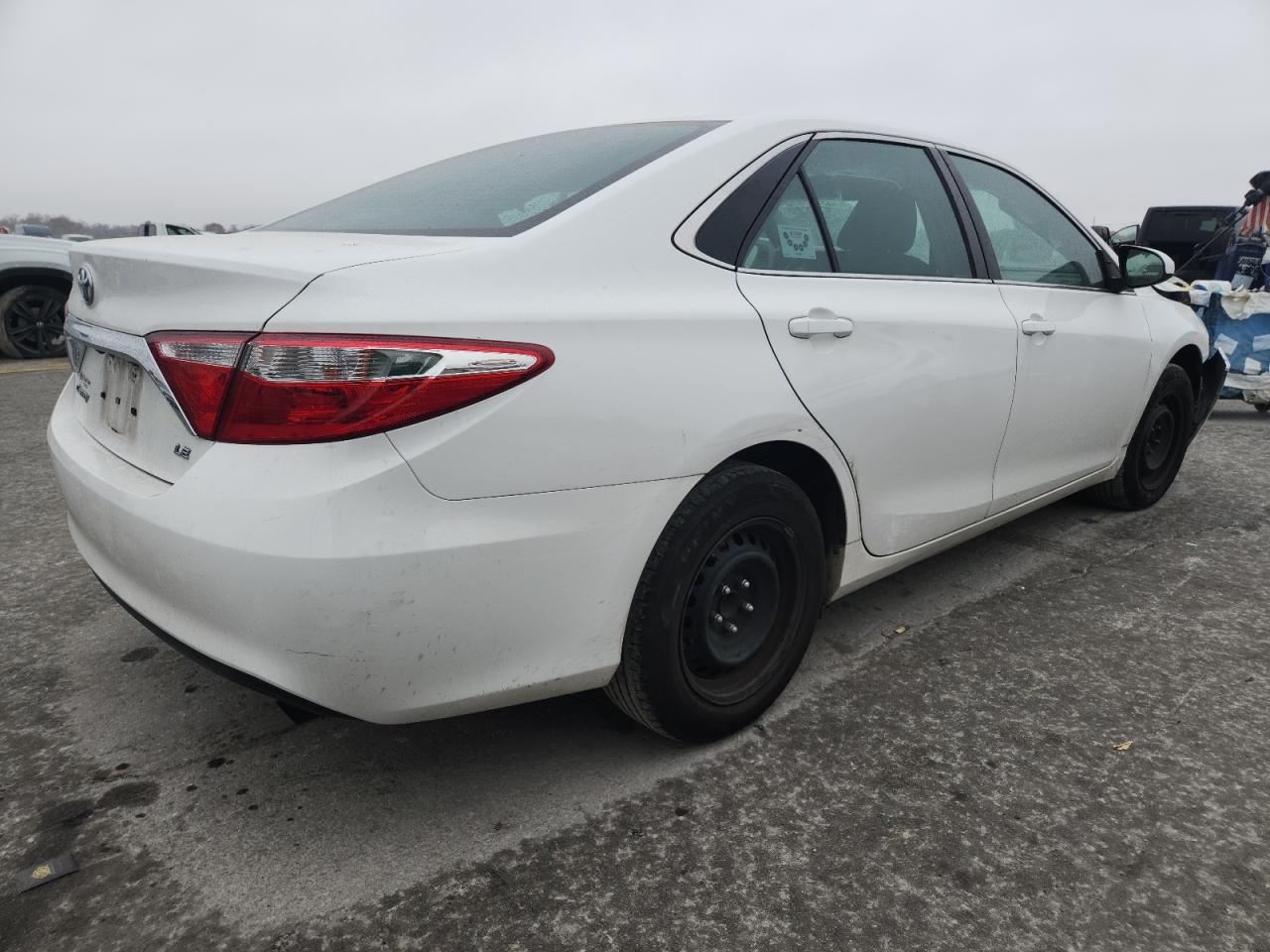 Toyota Camry Le Image 2