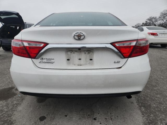 Toyota Camry Le Image 10