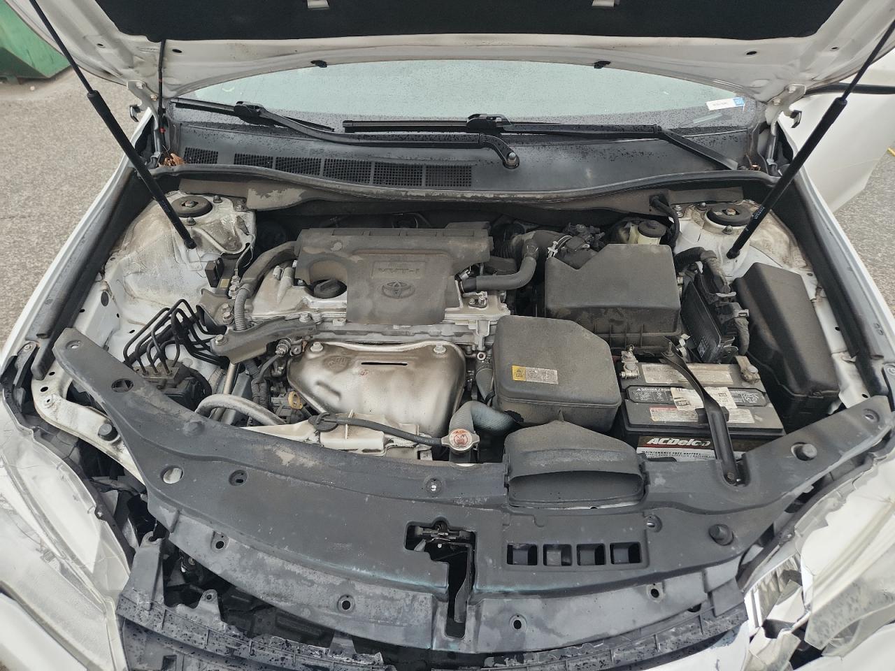 Toyota Camry Le Image 7