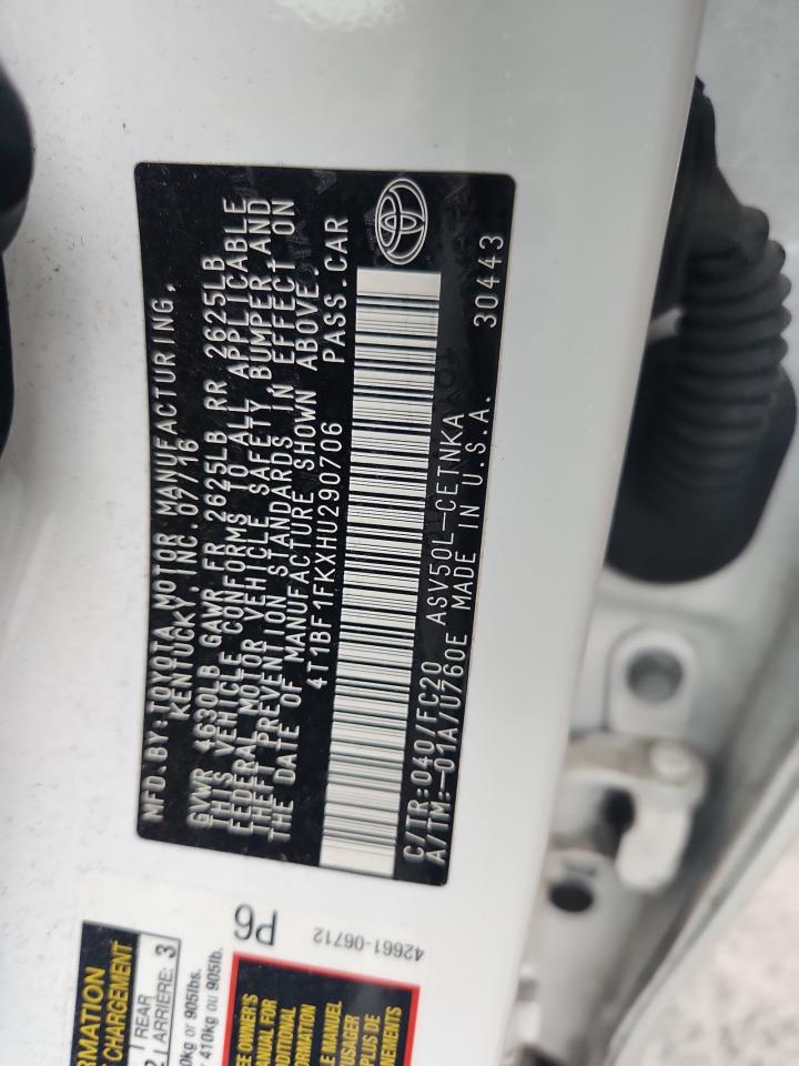 Toyota Camry Le Image 4