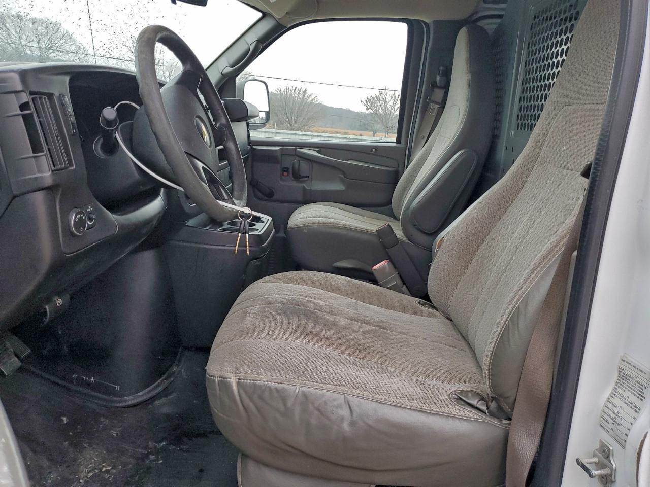 Chevrolet Express Image 9