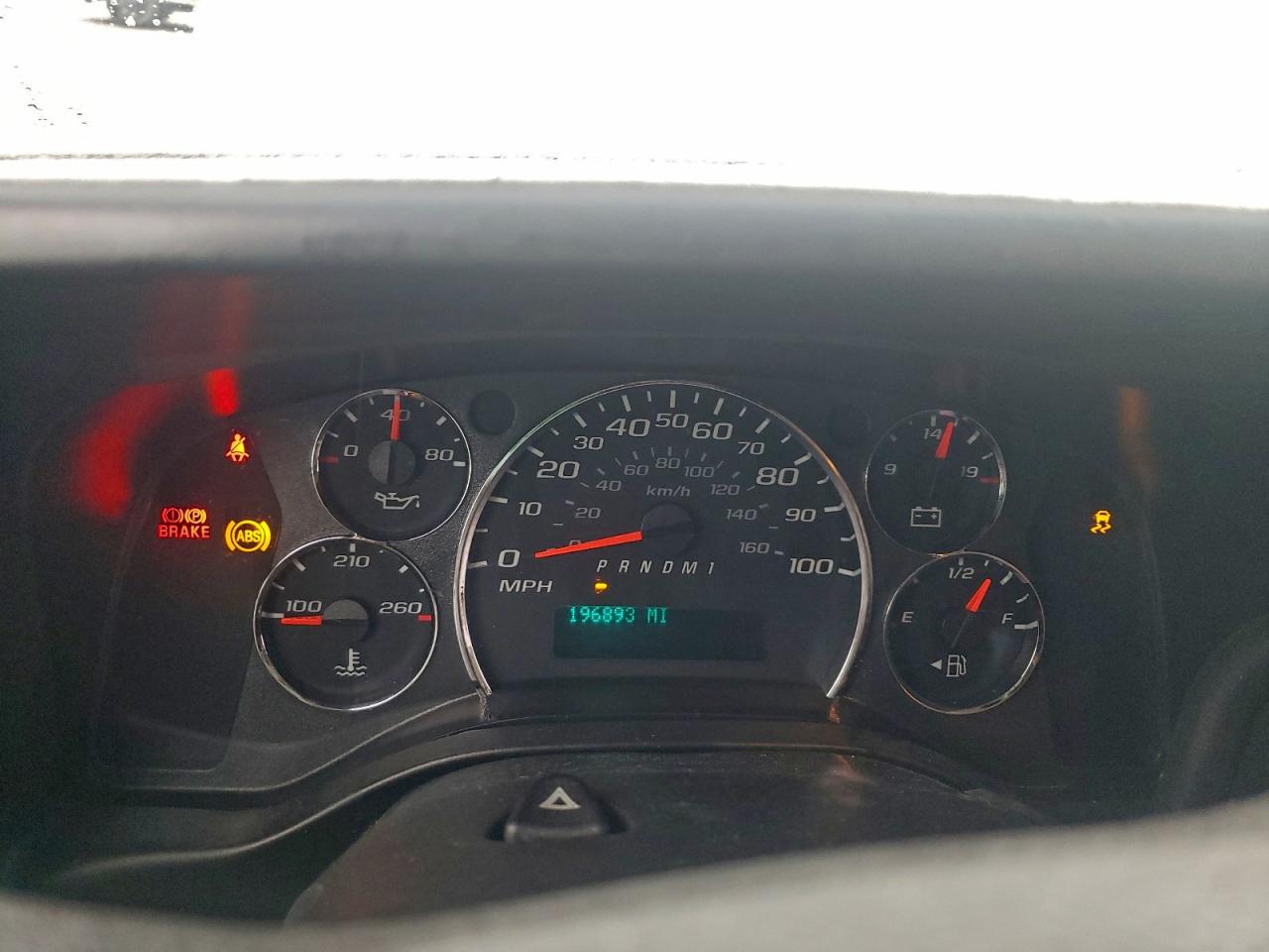 Chevrolet Express Image 8