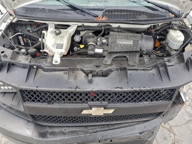 Chevrolet Express Image 12