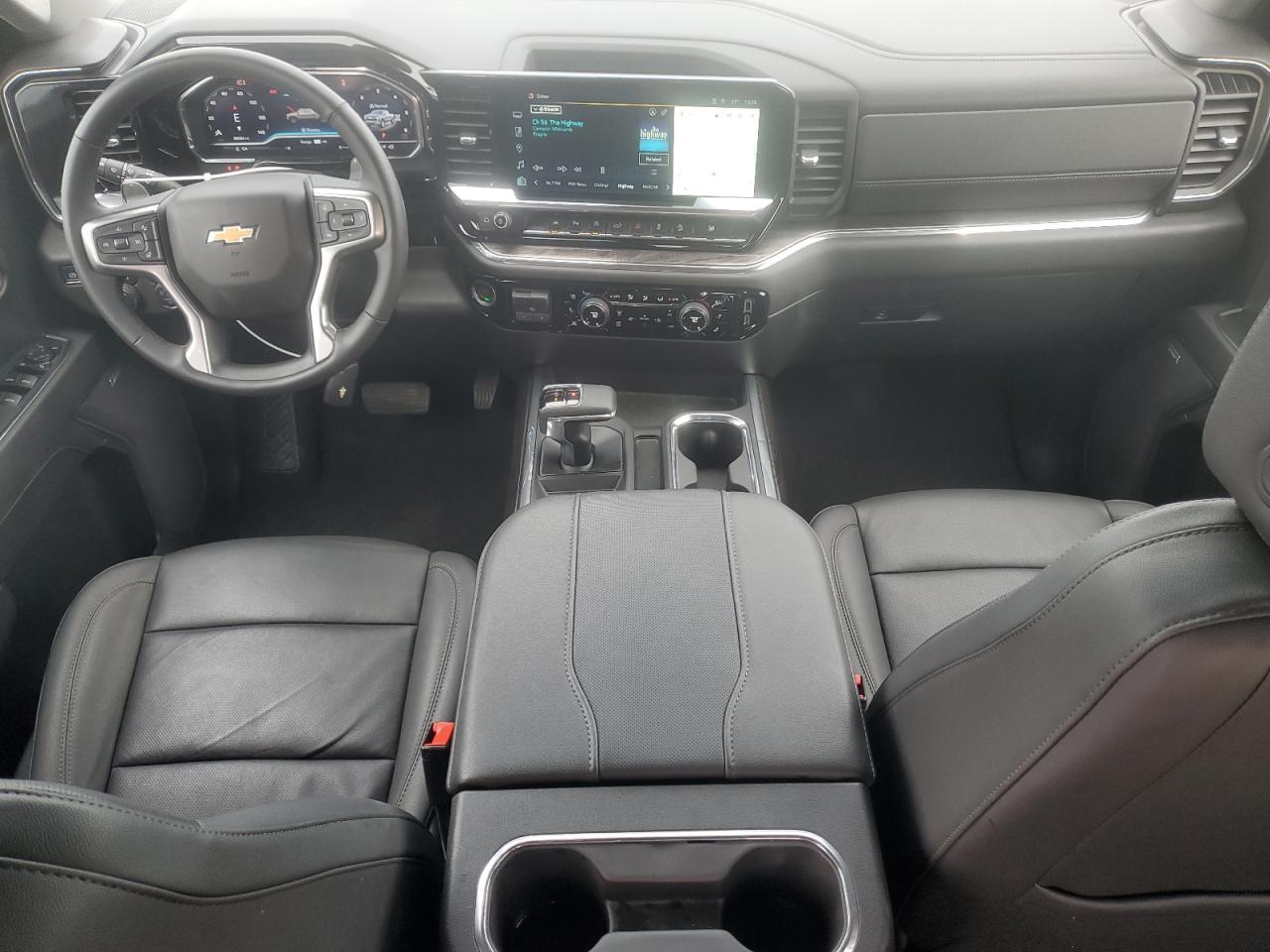 Chevrolet Silverado K1500 Ltz Image 3