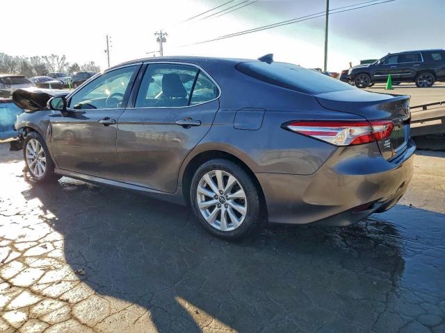 Toyota Camry Le Image 3