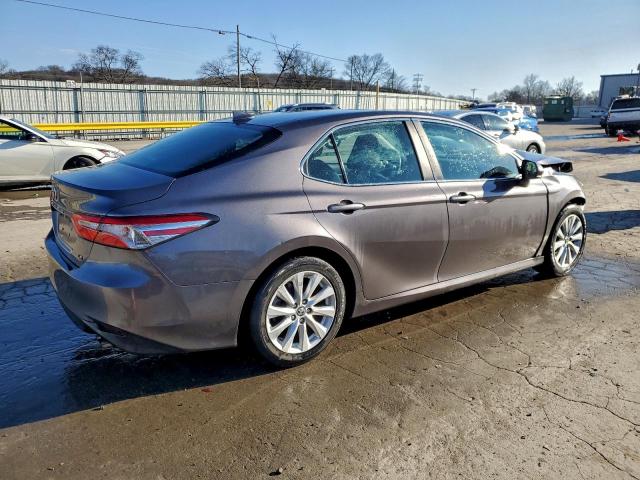 Toyota Camry Le Image 4