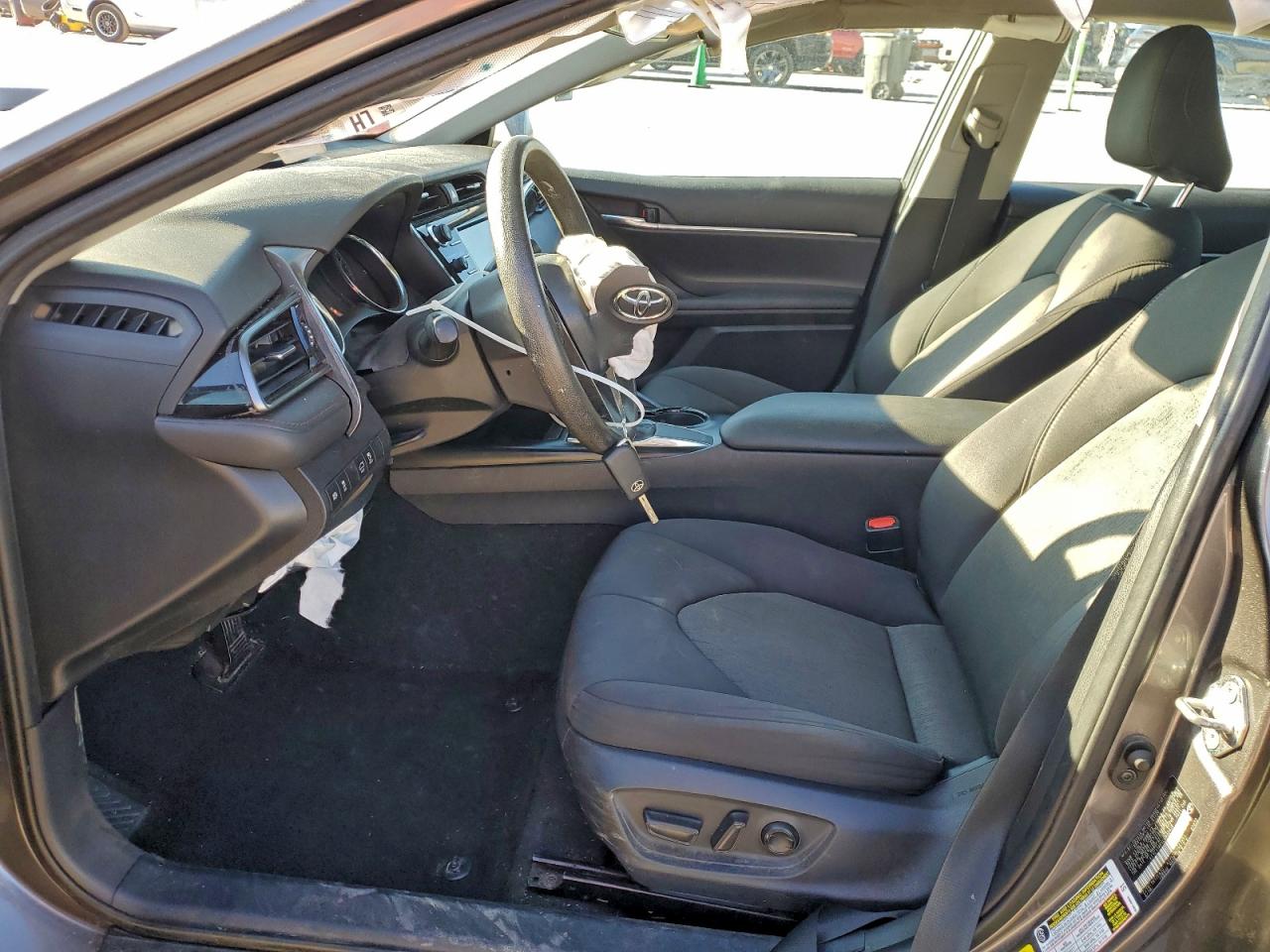 Toyota Camry Le Image 12