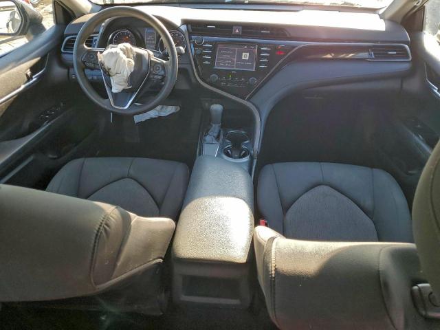 Toyota Camry Le Image 9