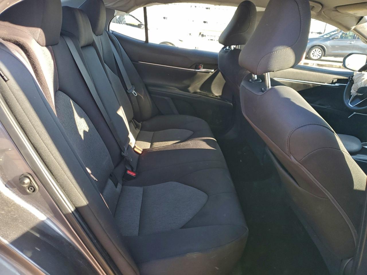 Toyota Camry Le Image 13