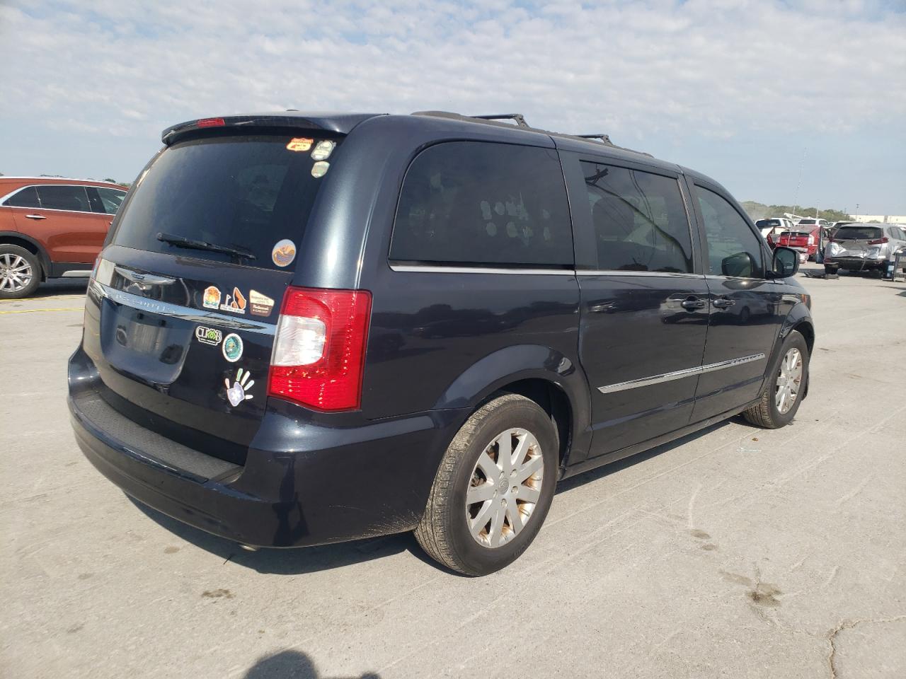 Chrysler Minivan Touring Image 6