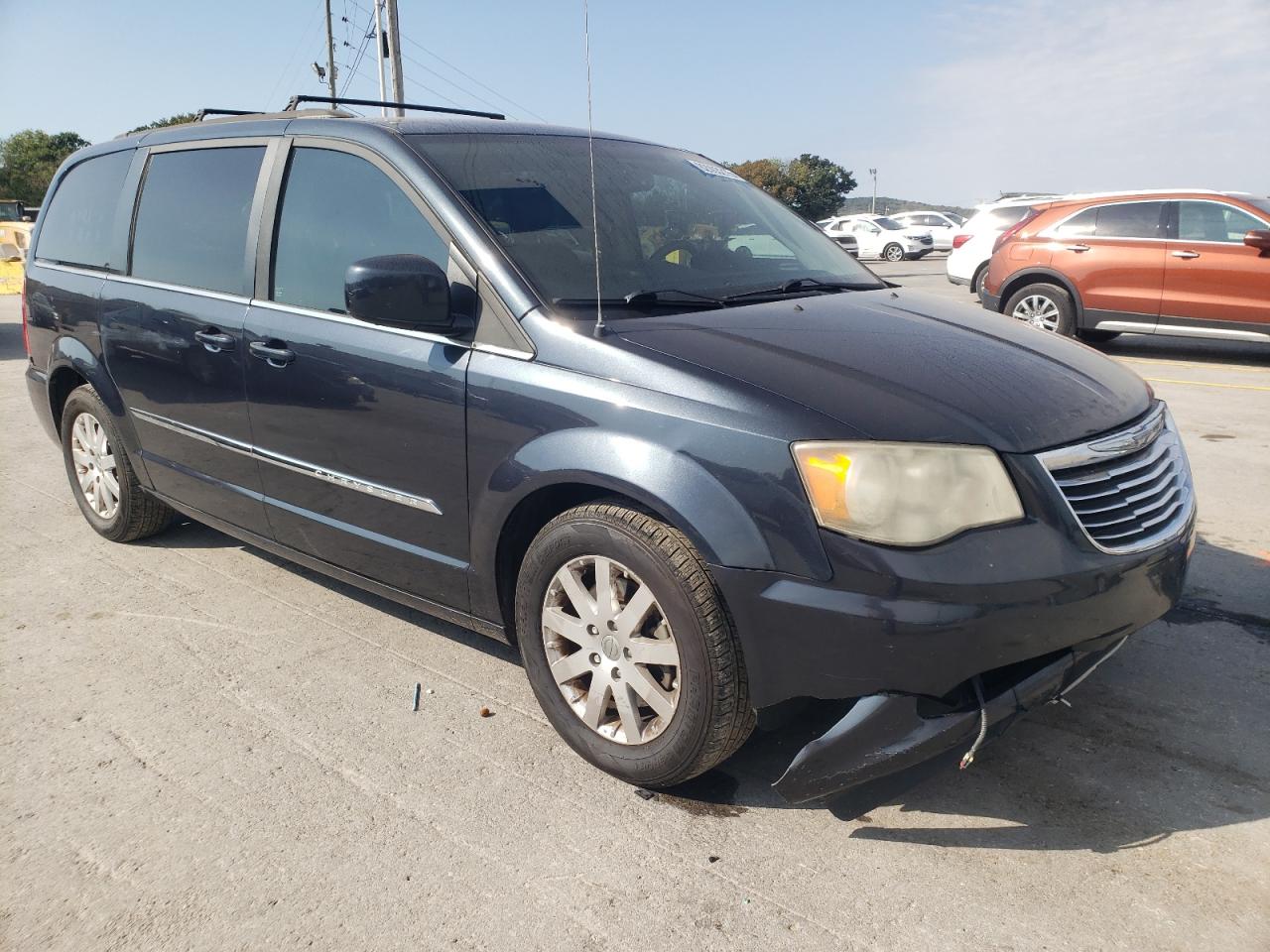Chrysler Minivan Touring Image 3