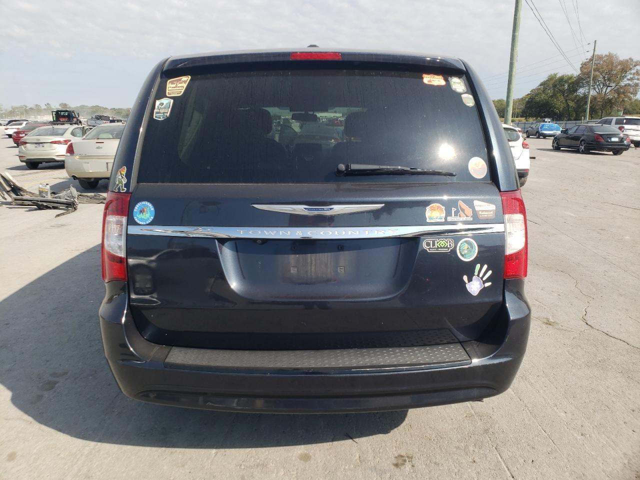 Chrysler Minivan Touring Image 4