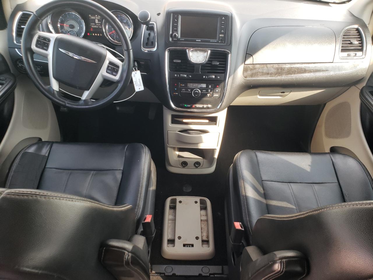 Chrysler Minivan Touring Image 14