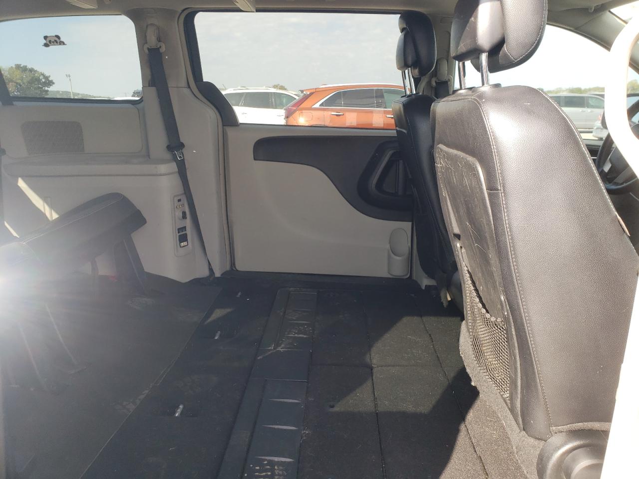 Chrysler Minivan Touring Image 8