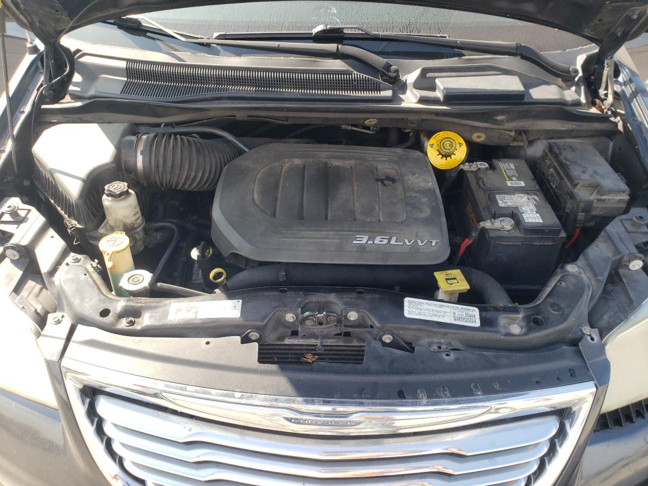 Chrysler Minivan Touring Image 5