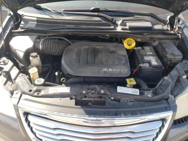 Chrysler Minivan Touring Image 5