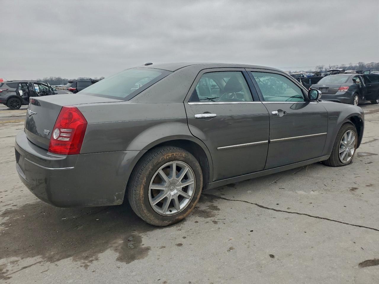Chrysler 300 Touring Image 2
