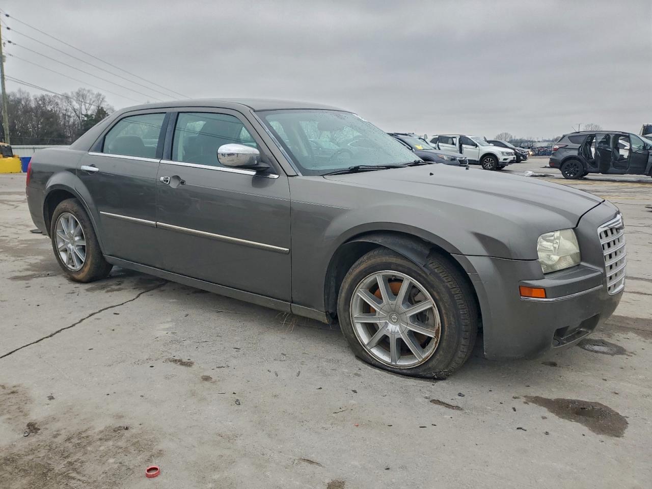 Chrysler 300 Touring Image 4
