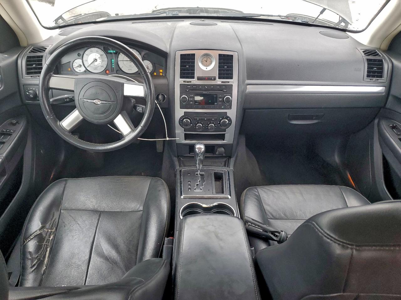 Chrysler 300 Touring Image 8