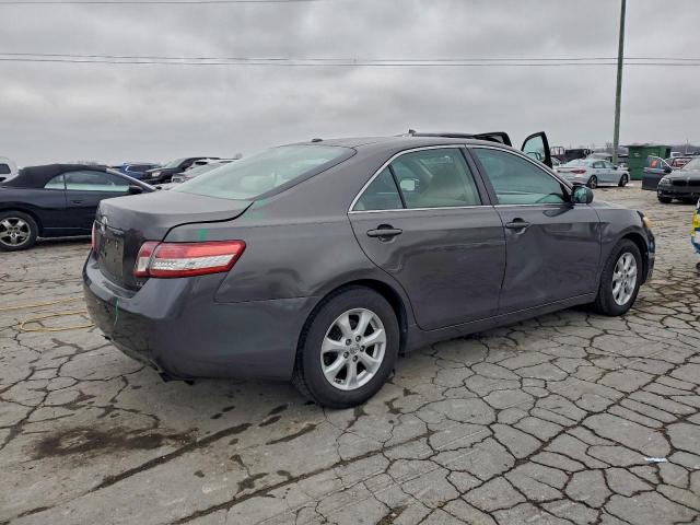 Toyota Camry Base Image 4