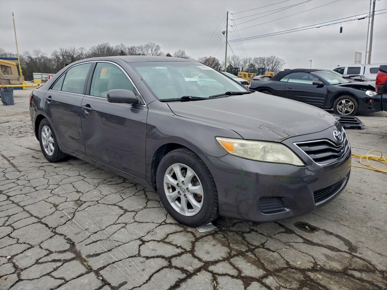 Toyota Camry Base Image 7